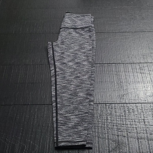 Victoria's Secret Sport Capri - Picture 2 of 7